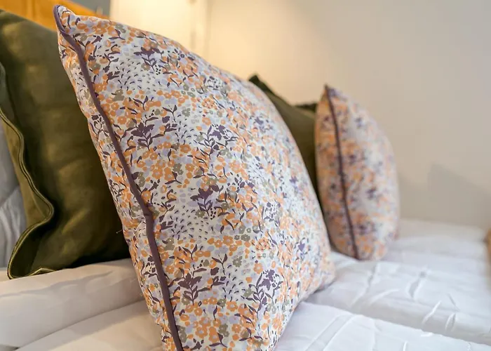 Boho Chic - Stylish Home In City Centre, Sleeps 4