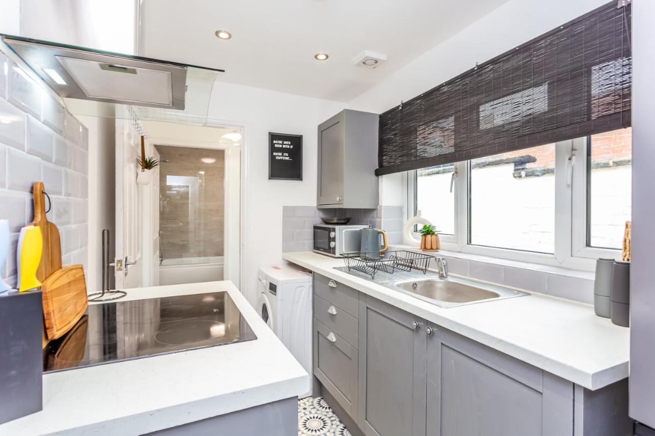 Boho Chic - Stylish In Centre, Sleeps 4 *
